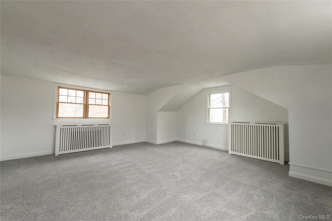 218 N Midland Ave - Photo 2 of 23