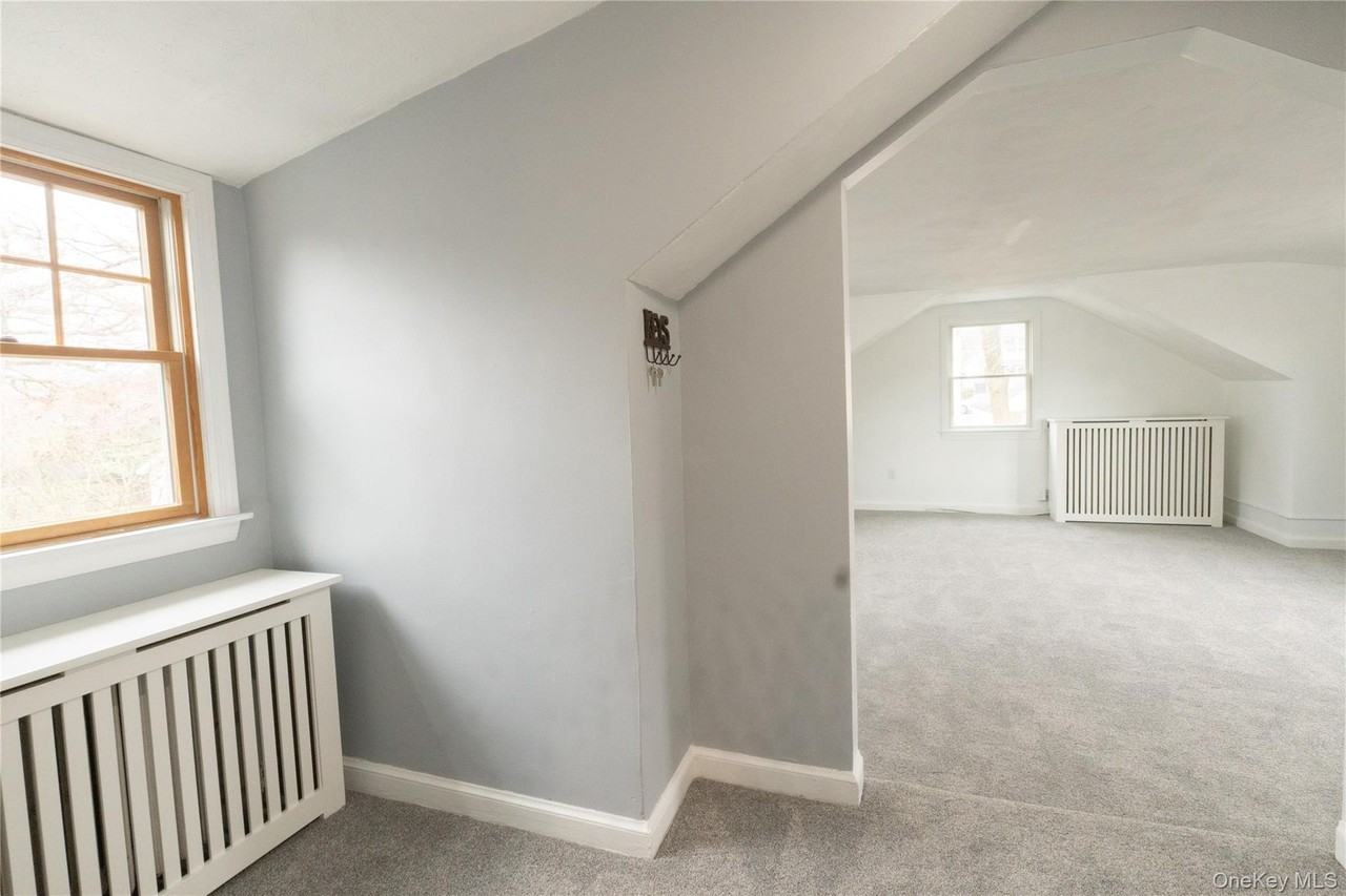 218 N Midland Ave - Photo 4 of 23