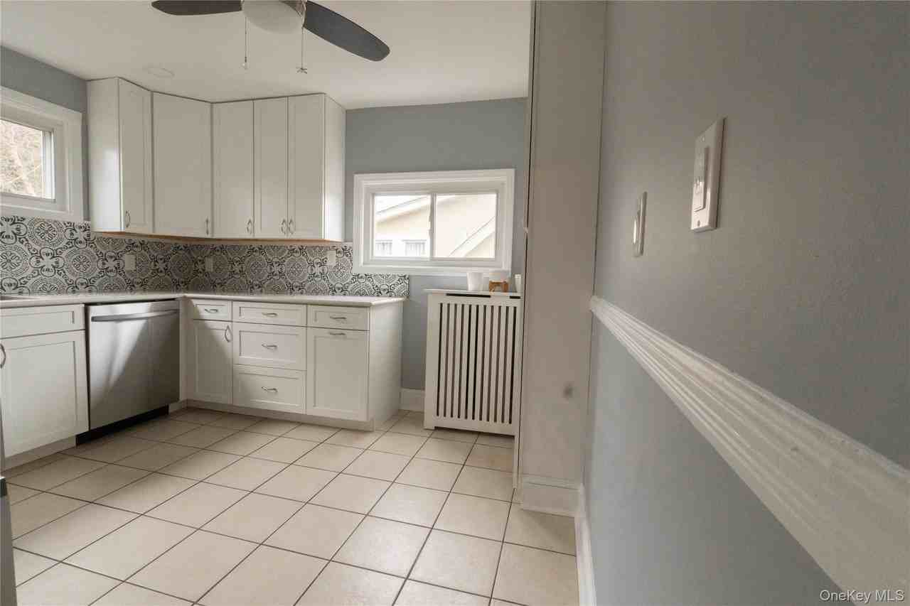 218 N Midland Ave - Photo 7 of 23