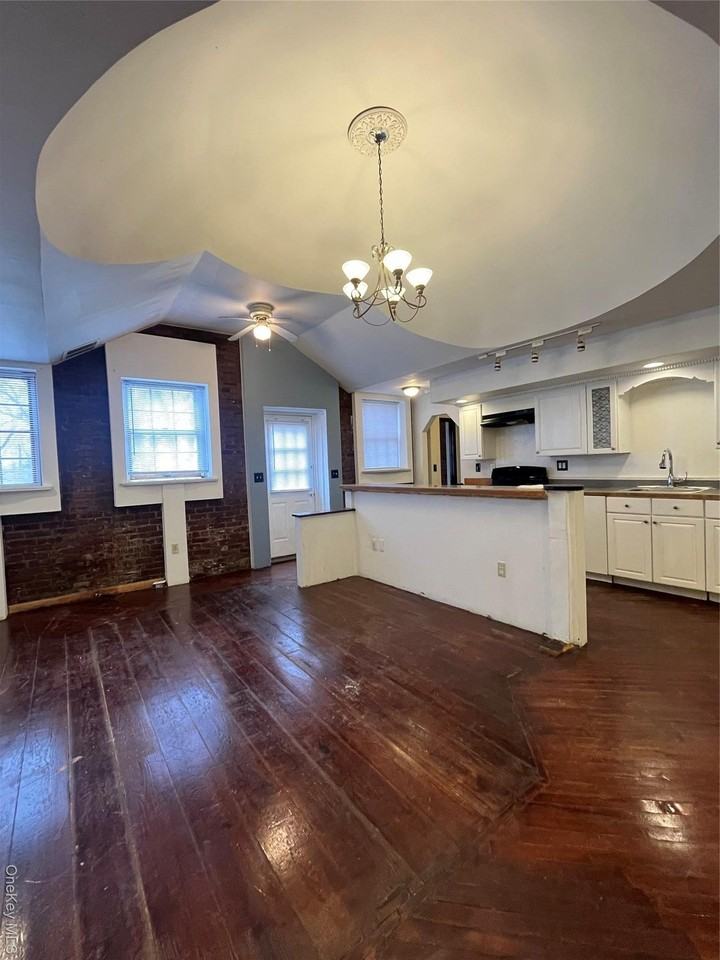 22 E Main St - Photo 4 of 14