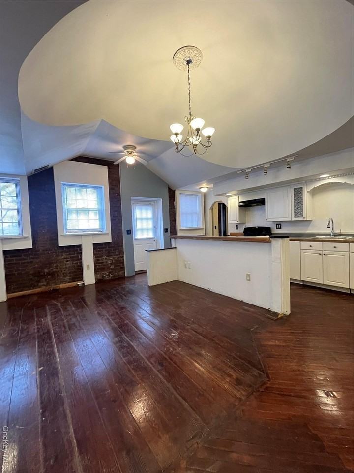 22 E Main St - Photo 5 of 14