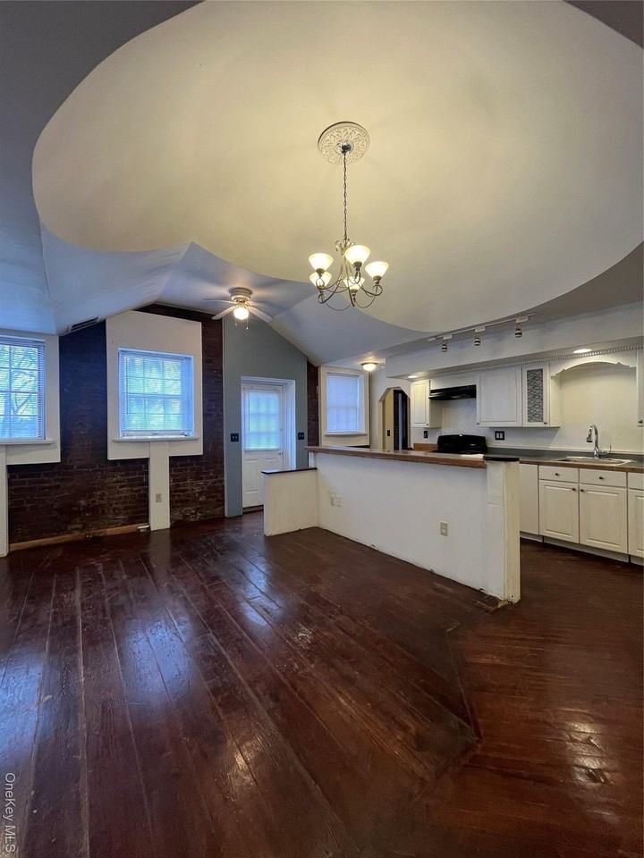 22 E Main St - Photo 6 of 14