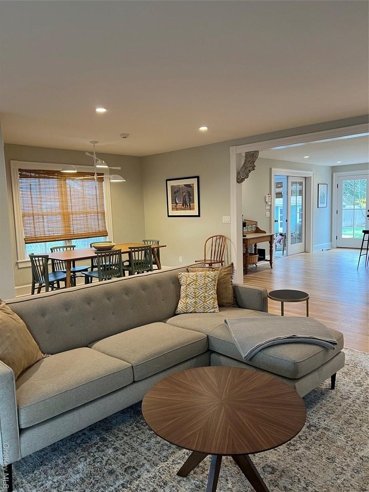 237 6th St - Photo 5 of 38