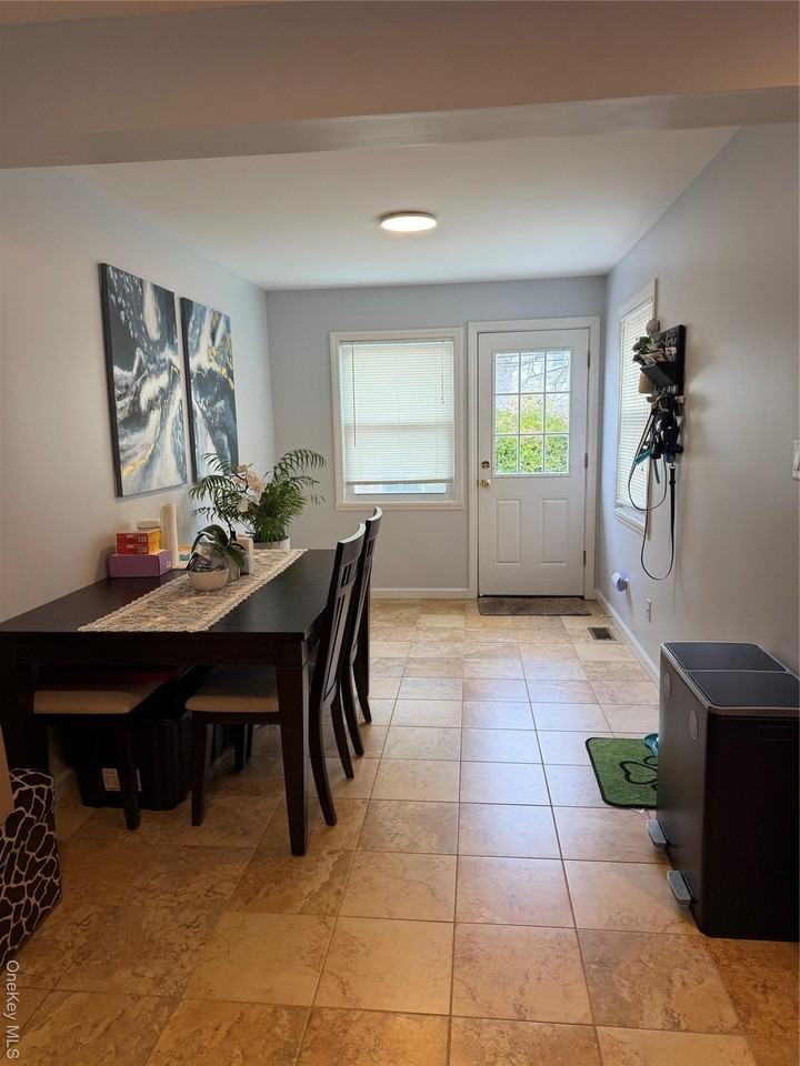 222 Colonial Ave 1st Fl - Photo 3 of 21