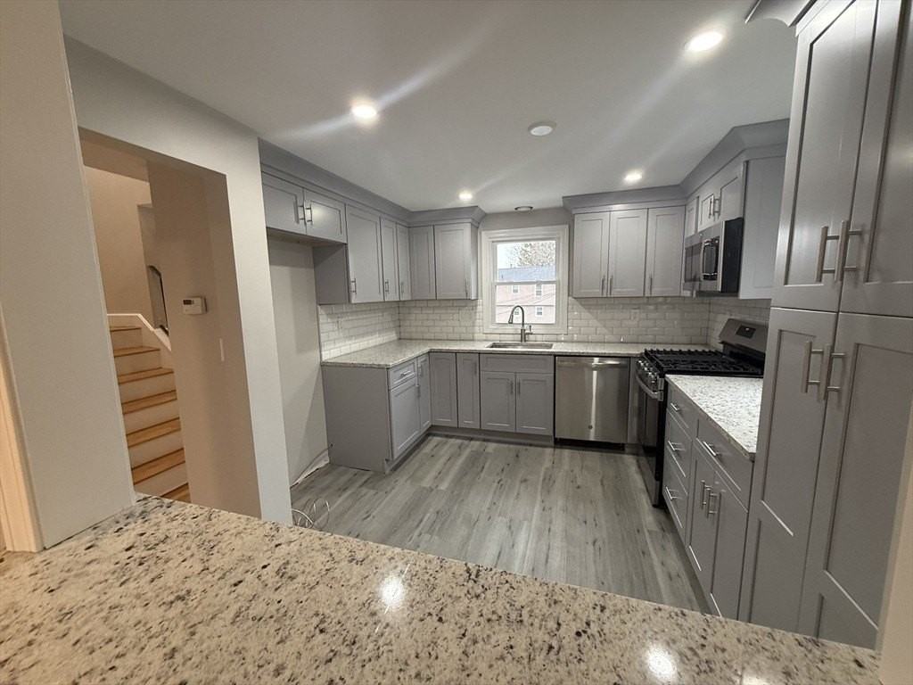 7 Silvia Ct Unit 7 - Photo 2 of 32