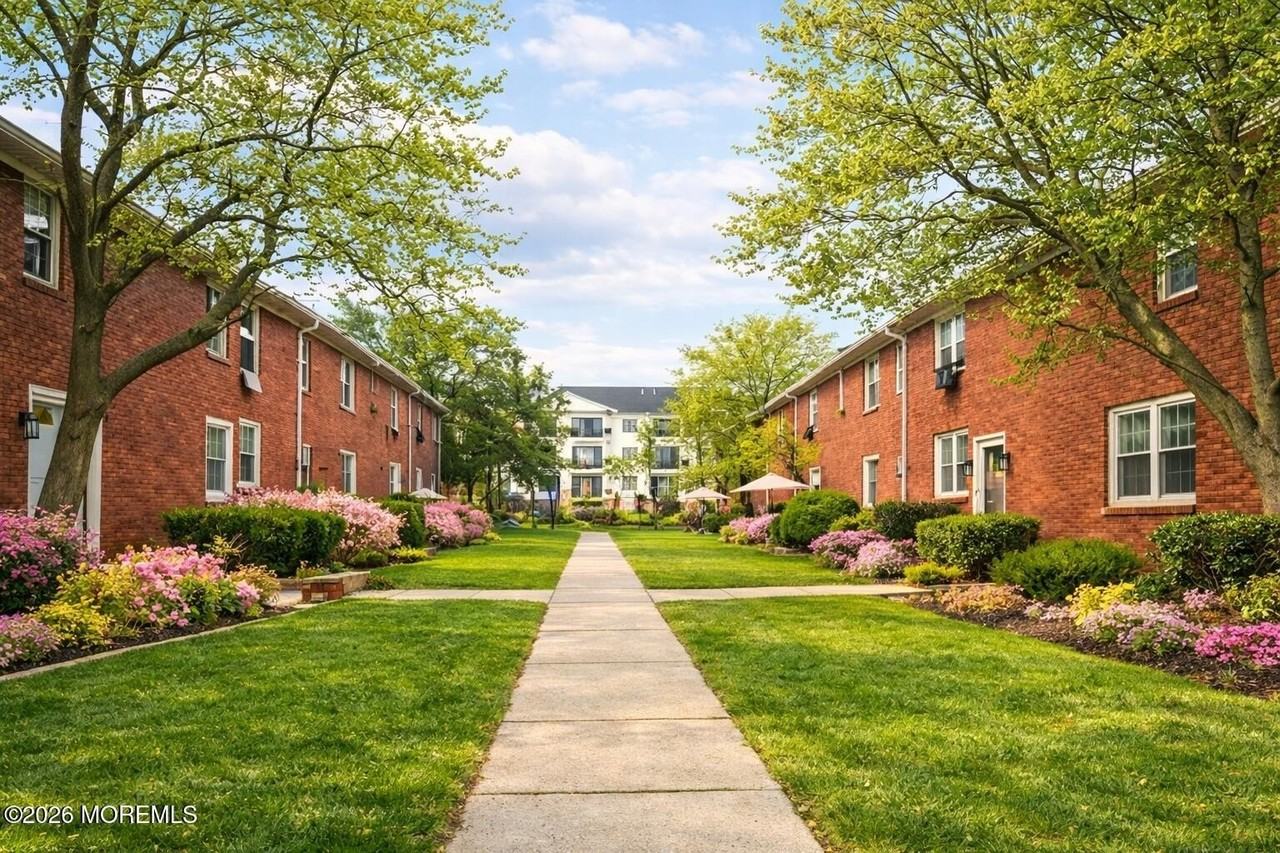 364 Westwood Ave #39 - Photo 3 of 41