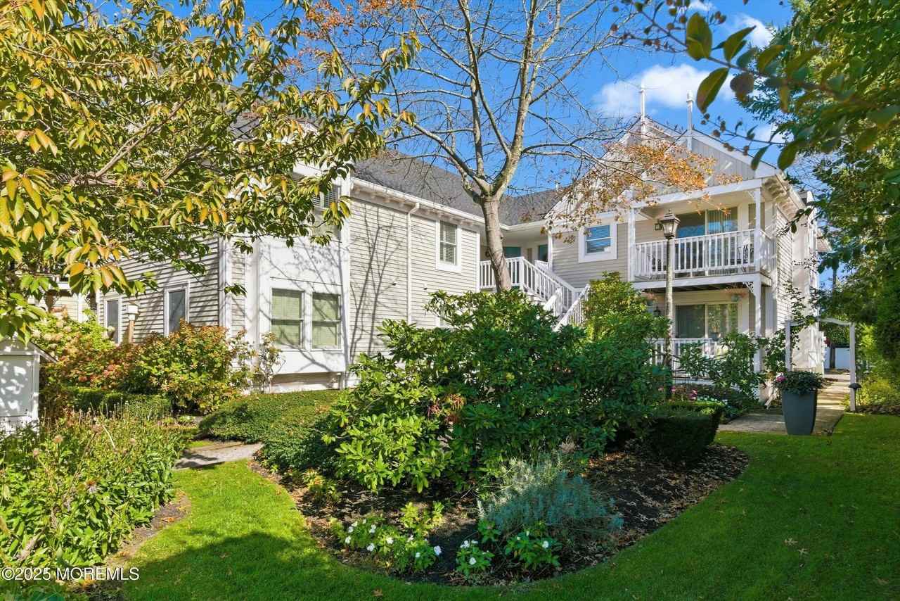 606 Bay Ave Apt 2 - Photo 2 of 23