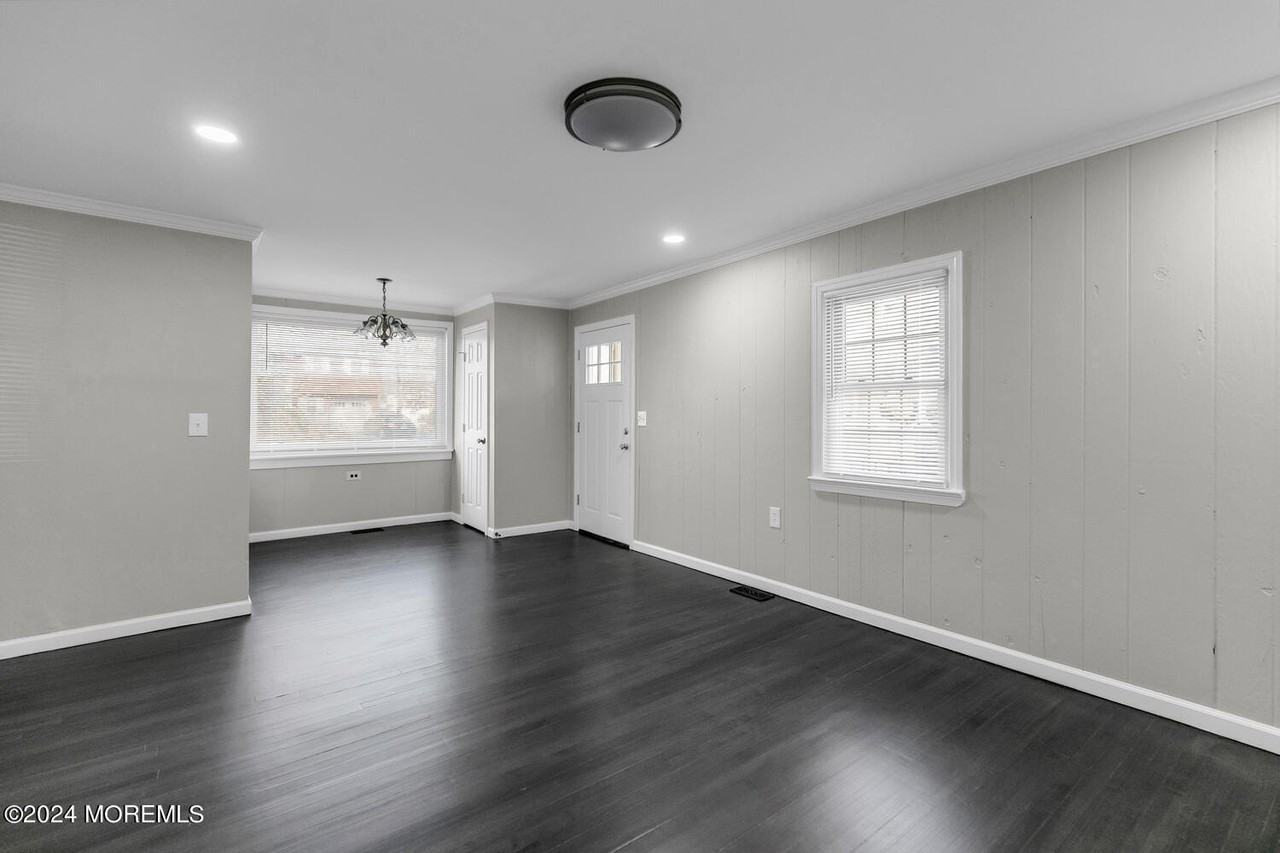 717 Harmony Rd - Photo 7 of 27