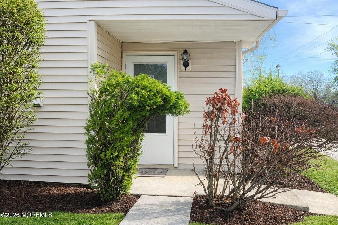 16 Pin Oak Ln - Photo 2 of 19