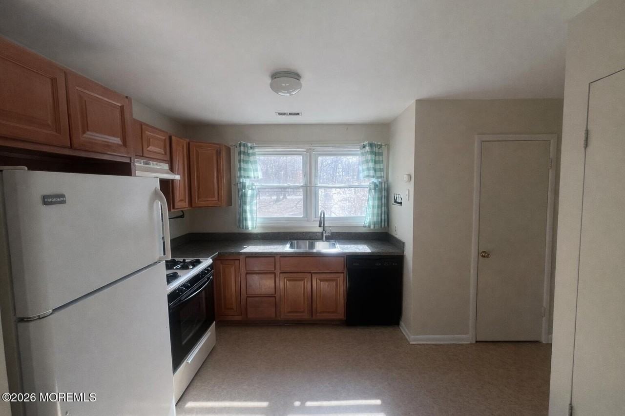 16 Pin Oak Ln - Photo 3 of 19