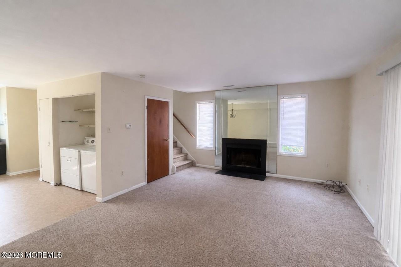 16 Pin Oak Ln - Photo 6 of 19