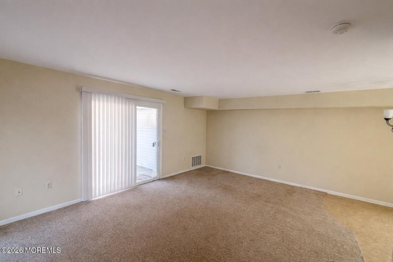 16 Pin Oak Ln - Photo 7 of 19