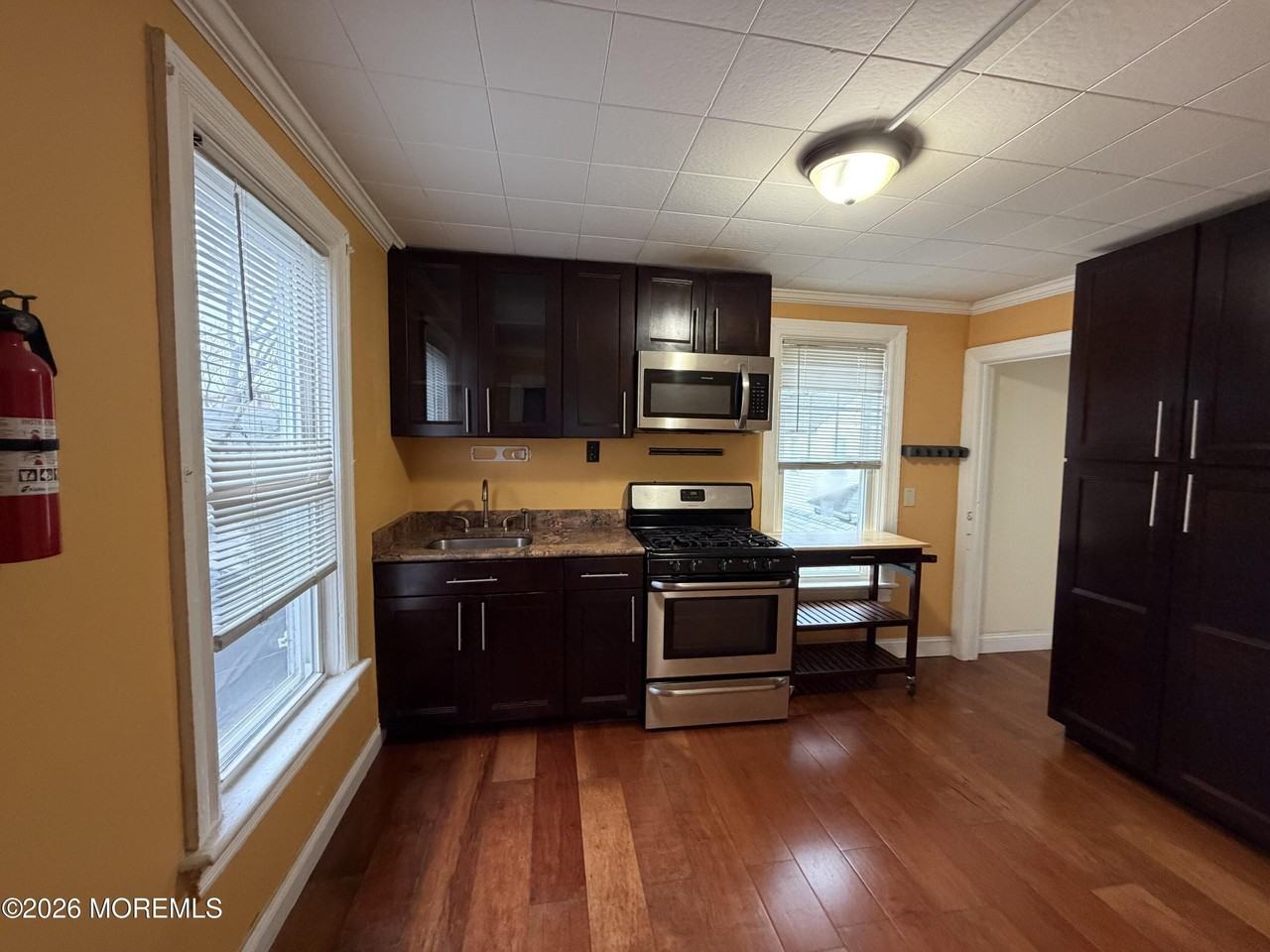 406 4th Ave #4 - Photo 5 of 8