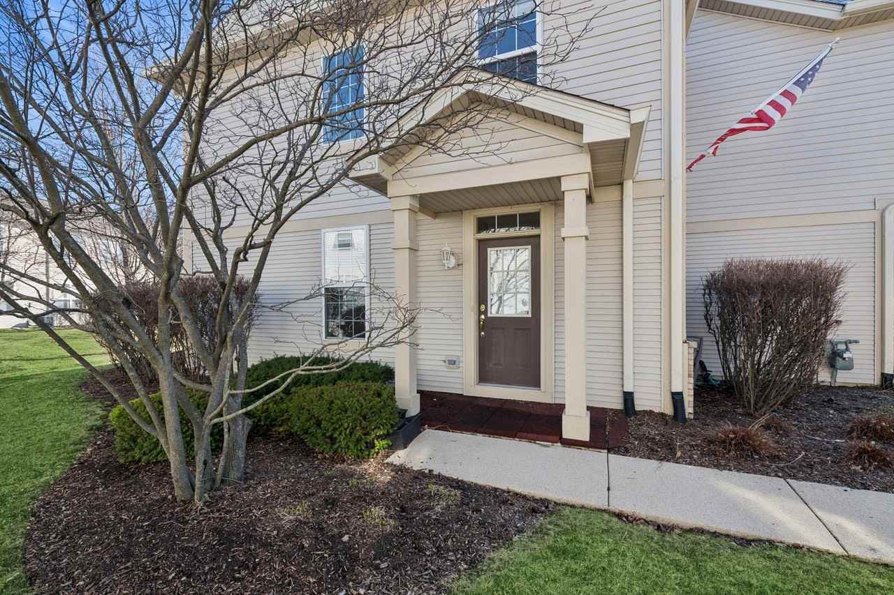 2326 Sunshine Ln - Photo 2 of 20