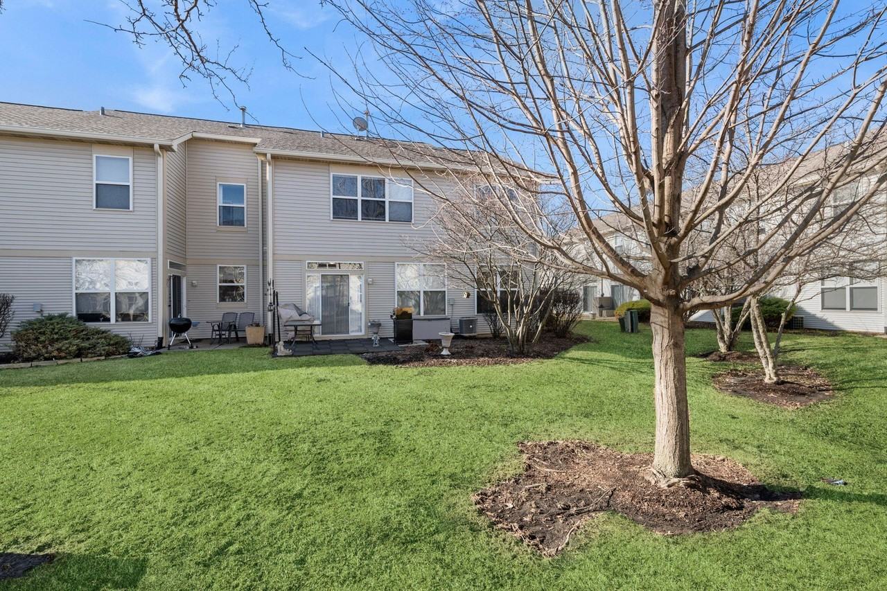 2326 Sunshine Ln - Photo 3 of 20