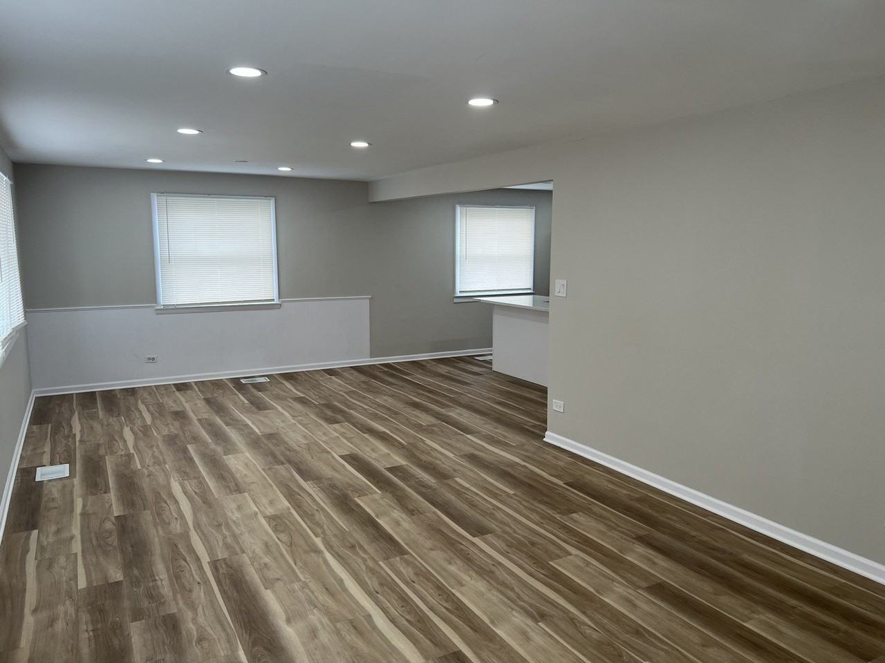 4813 W 102nd St - Photo 3 of 19