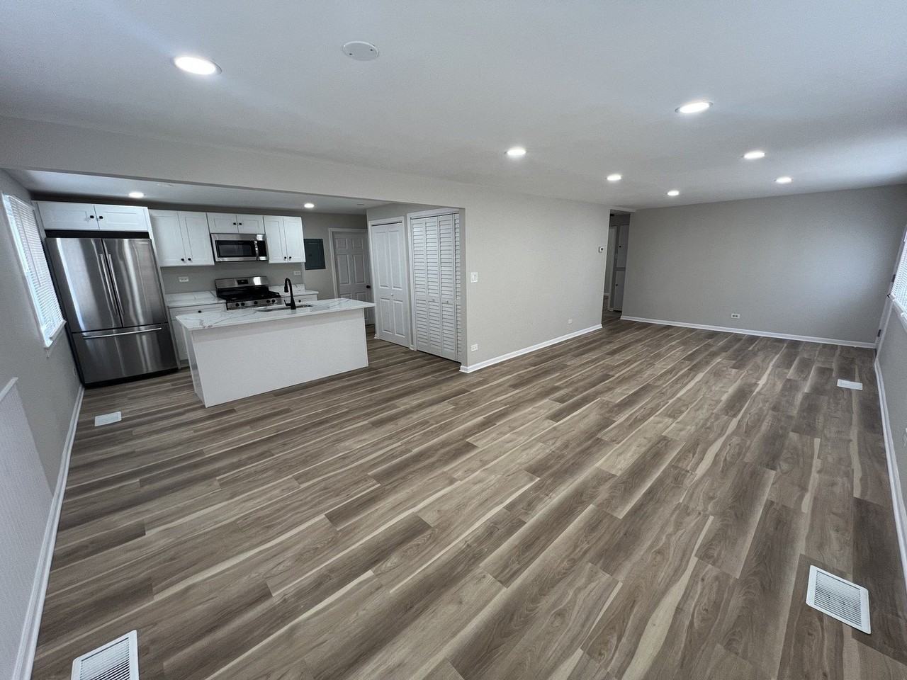 4813 W 102nd St - Photo 5 of 19