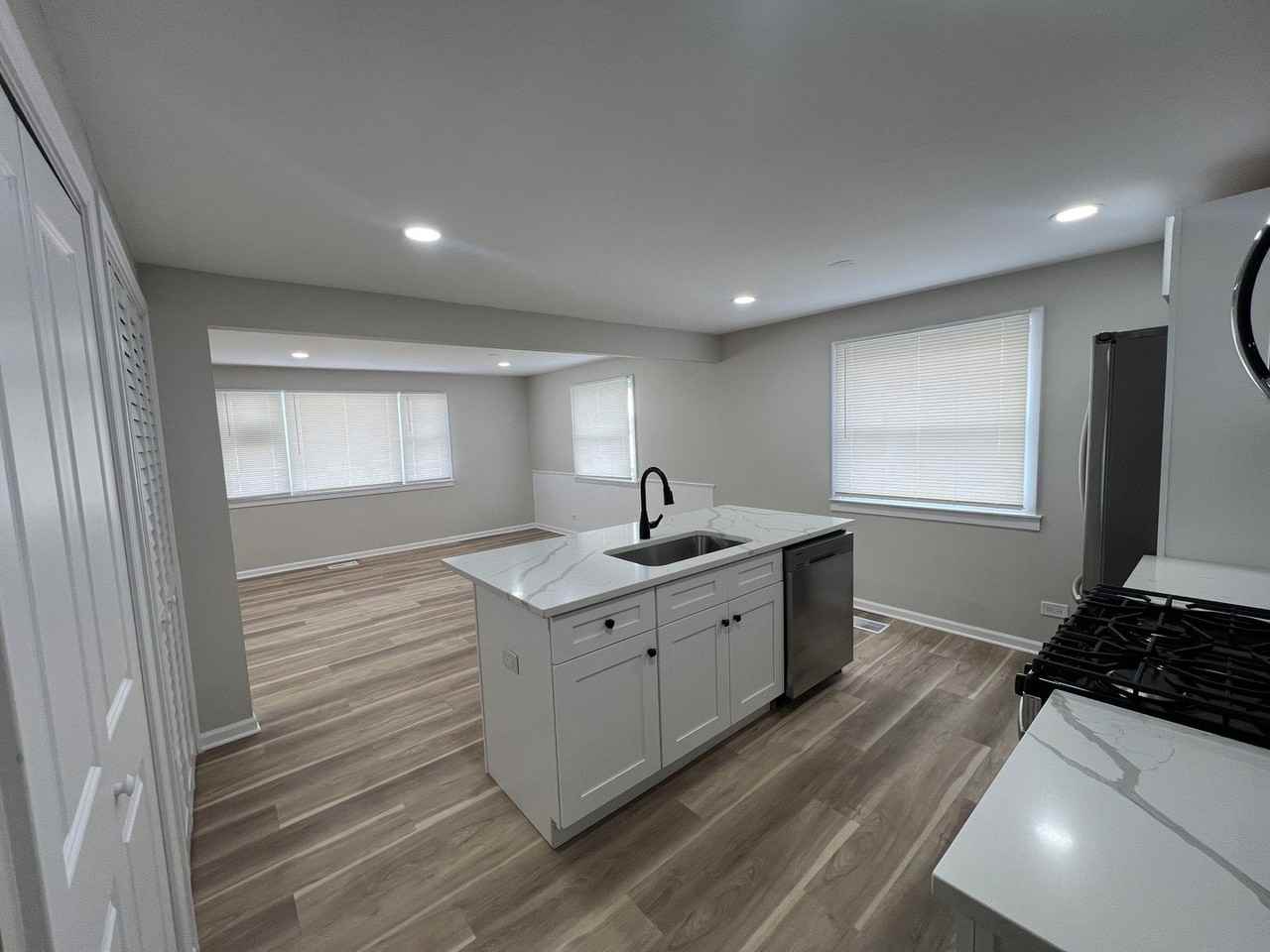 4813 W 102nd St - Photo 7 of 19