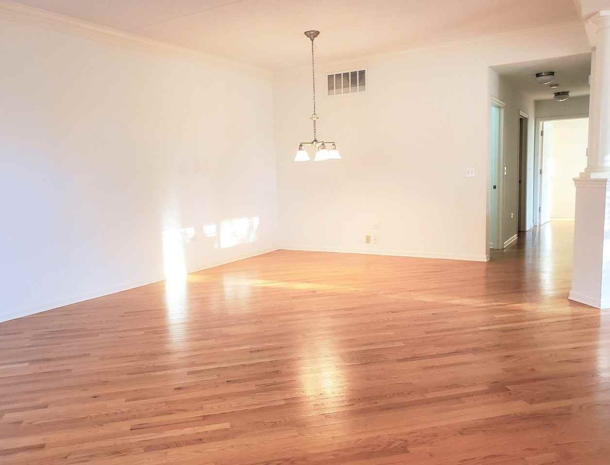 1914 Crenshaw Cir - Photo 5 of 21