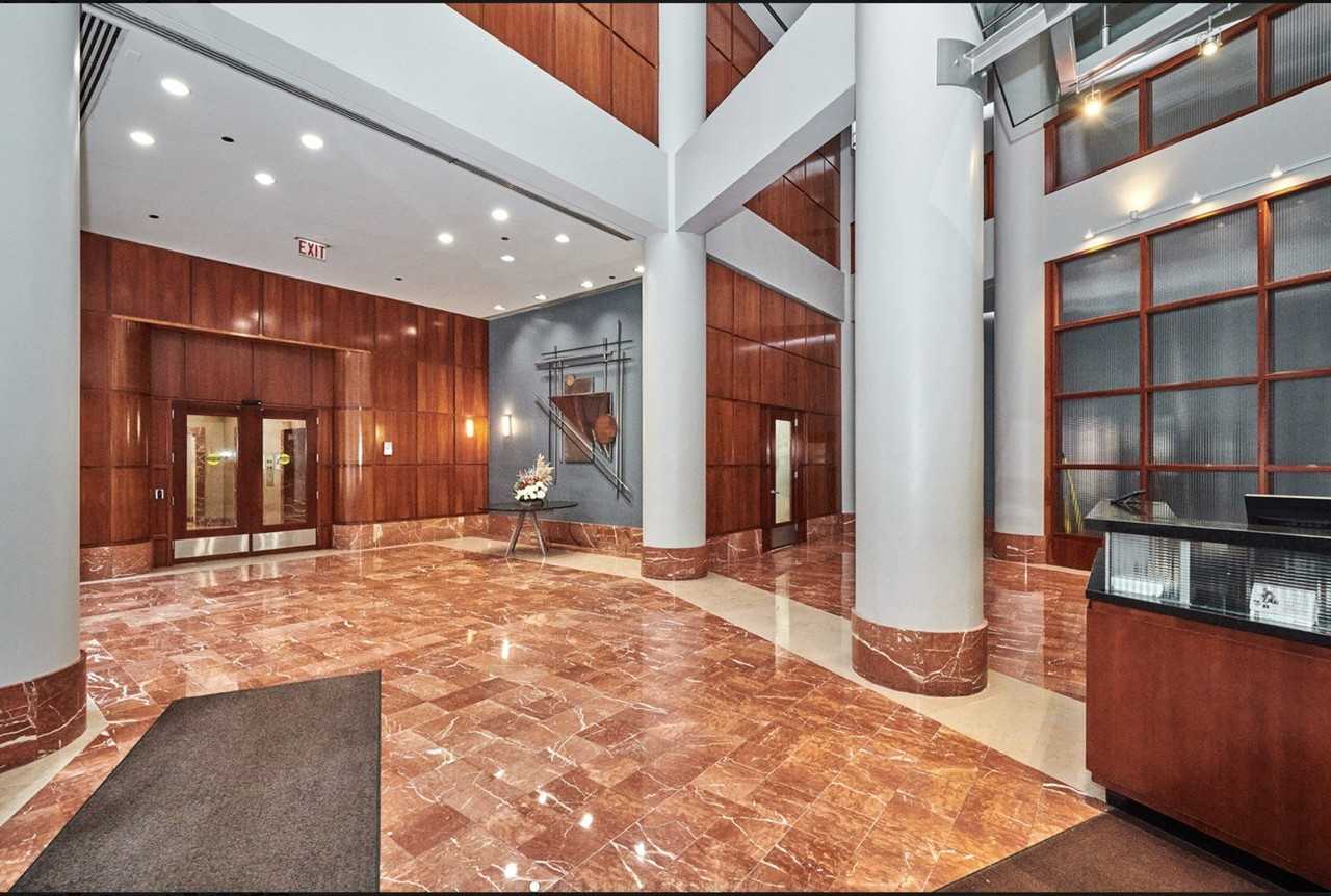 211 E Ohio St Apt 614 - Photo 3 of 18