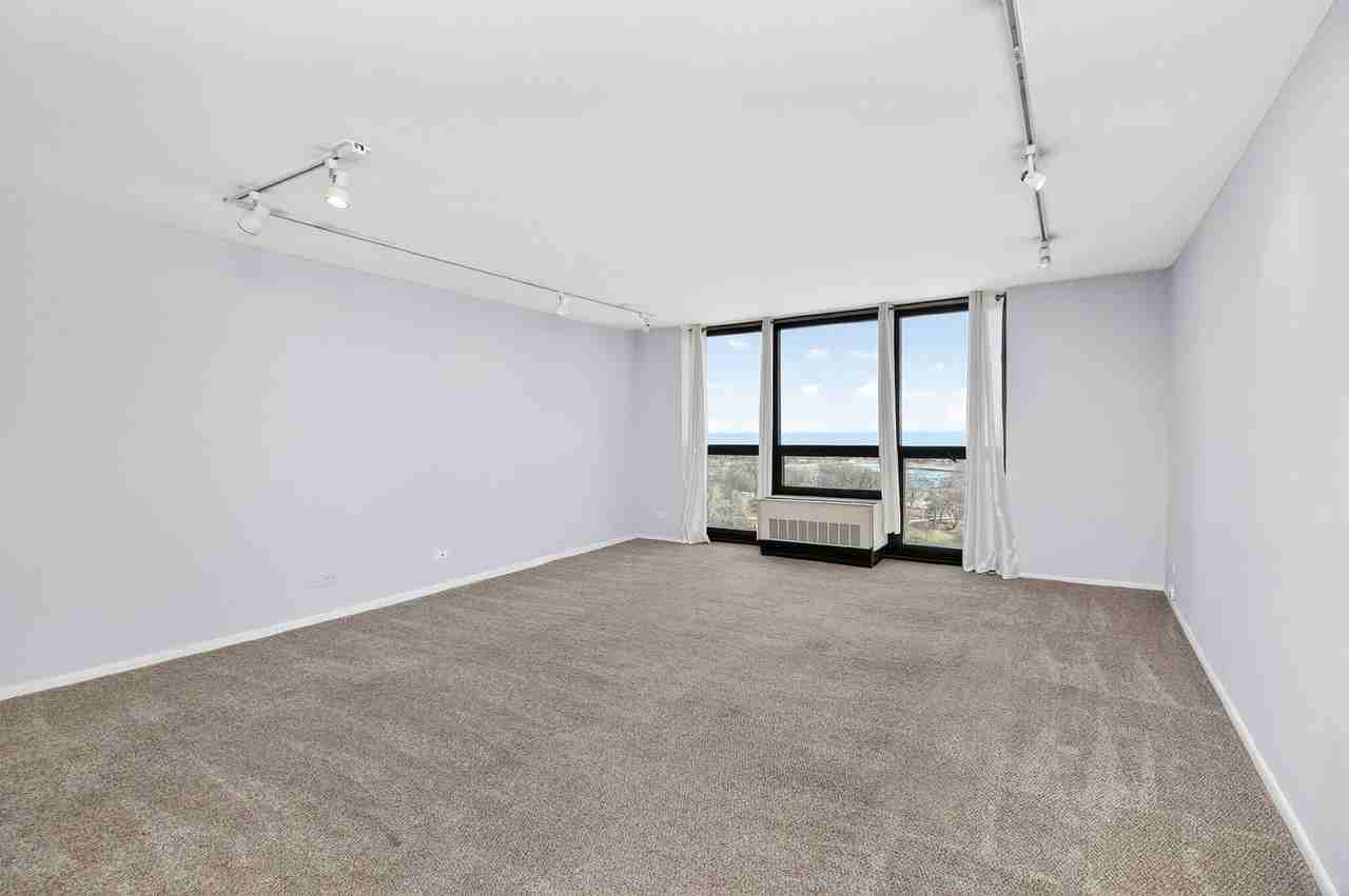 2500 N Lakeview Ave Apt 1304 - Photo 3 of 22