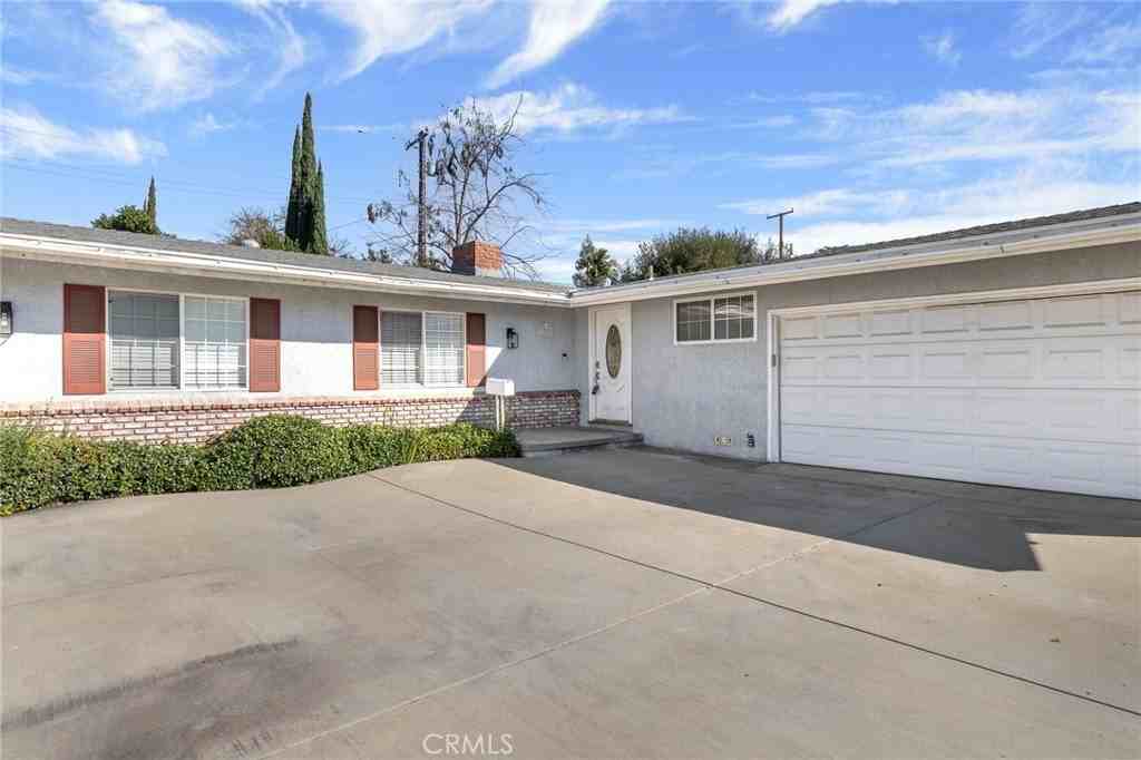 925 E Walnut Ave - Photo 3 of 43