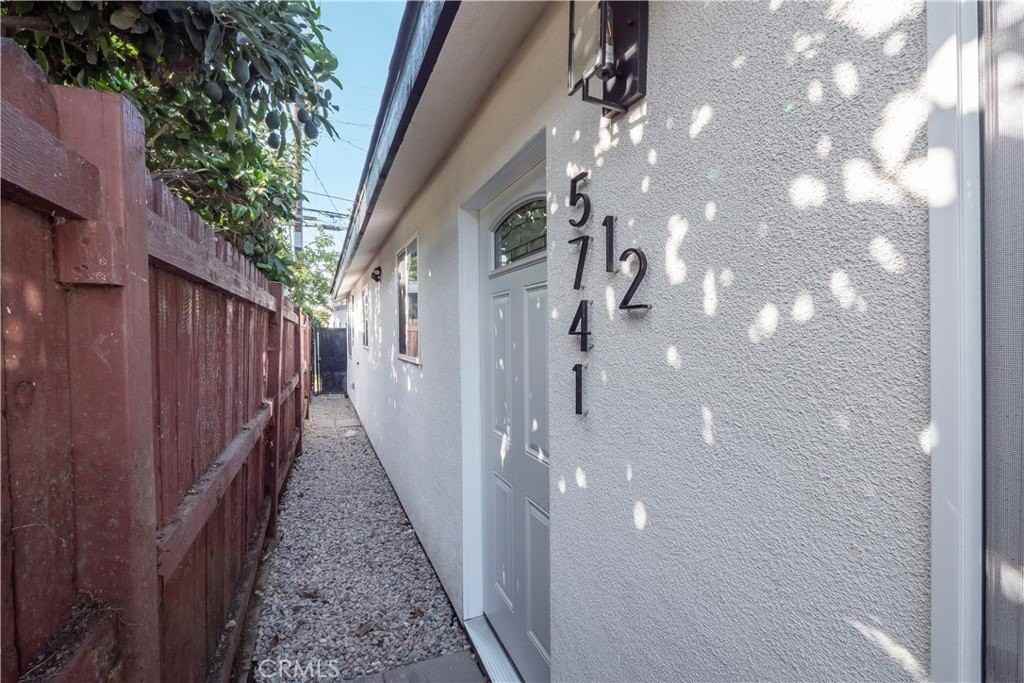 5739 S St Andrews Pl #1-2 - Photo 6 of 6