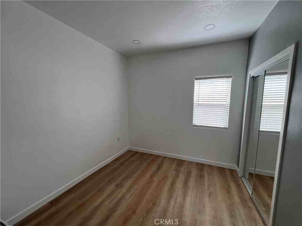 1561 W 38th Pl - Photo 4 of 7