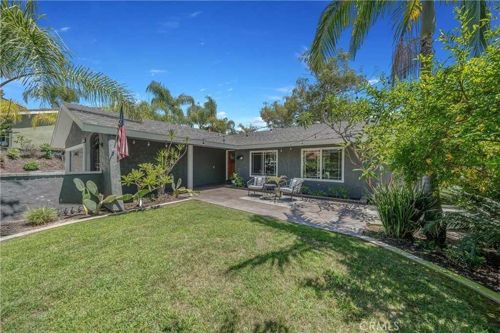 24342 Olivera Dr - Photo 2 of 21