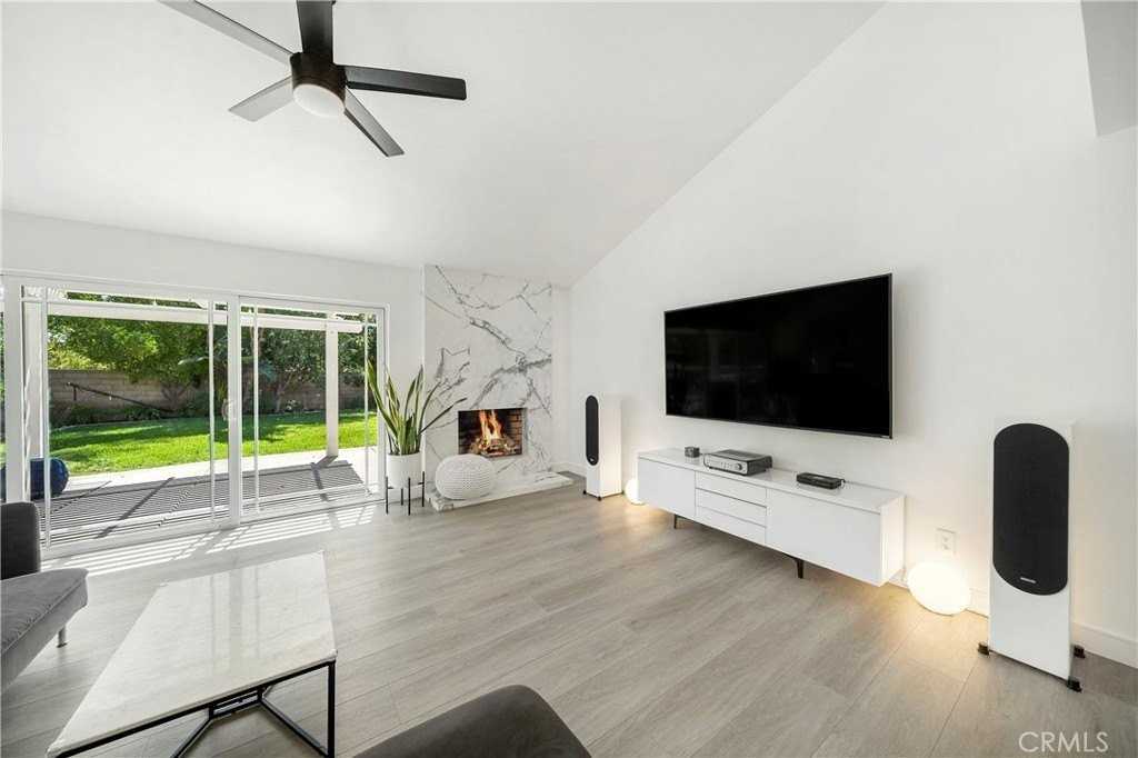 24342 Olivera Dr - Photo 3 of 21