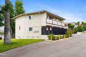 featured image of 2707 Montrose Ave #8