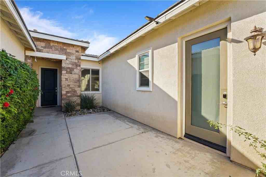 46073 Roudel Ln - Photo 3 of 44