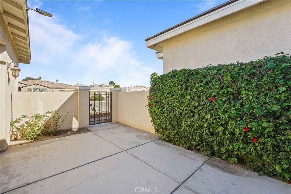 46073 Roudel Ln - Photo 4 of 44