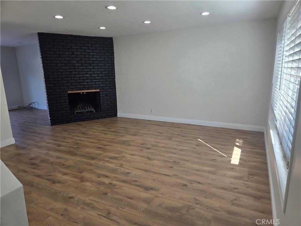 1107 W Memory Ln #6C - Photo 3 of 34