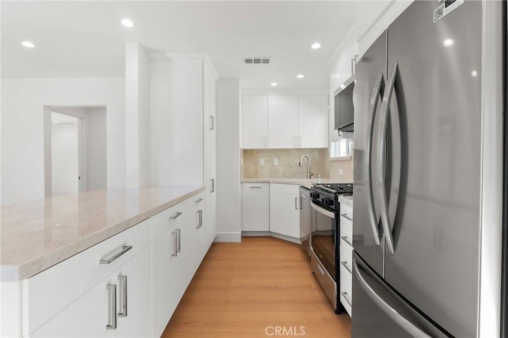 2907 Obama Blvd - Photo 2 of 11