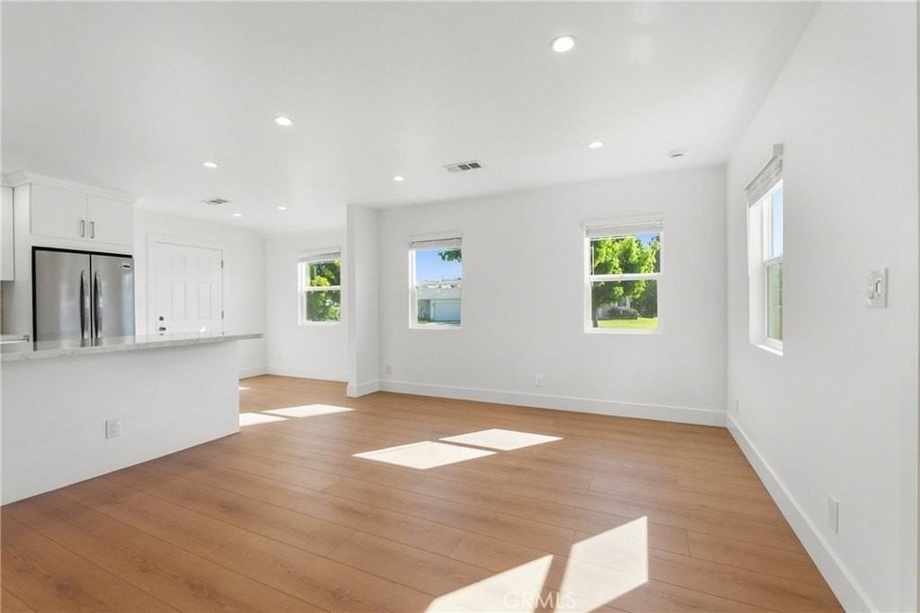 2907 Obama Blvd - Photo 3 of 11