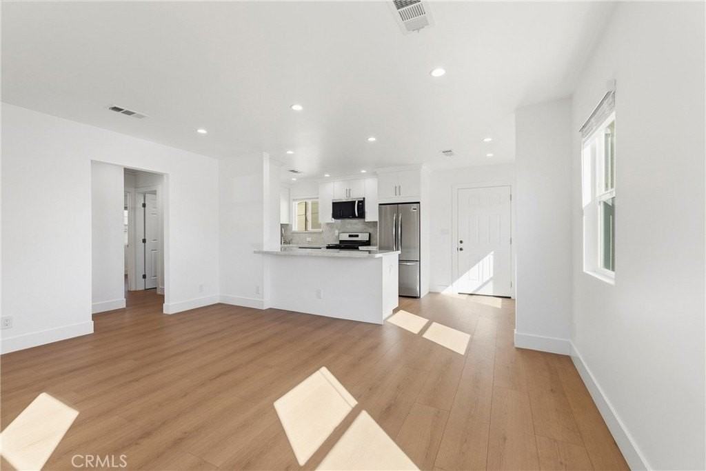 2907 Obama Blvd - Photo 4 of 11