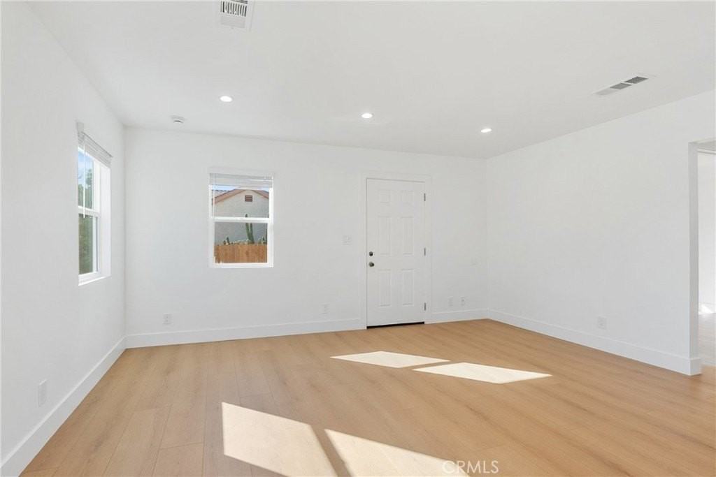 2907 Obama Blvd - Photo 5 of 11