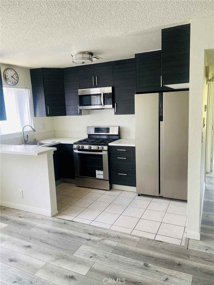518 Oak St #7 - Photo 3 of 23