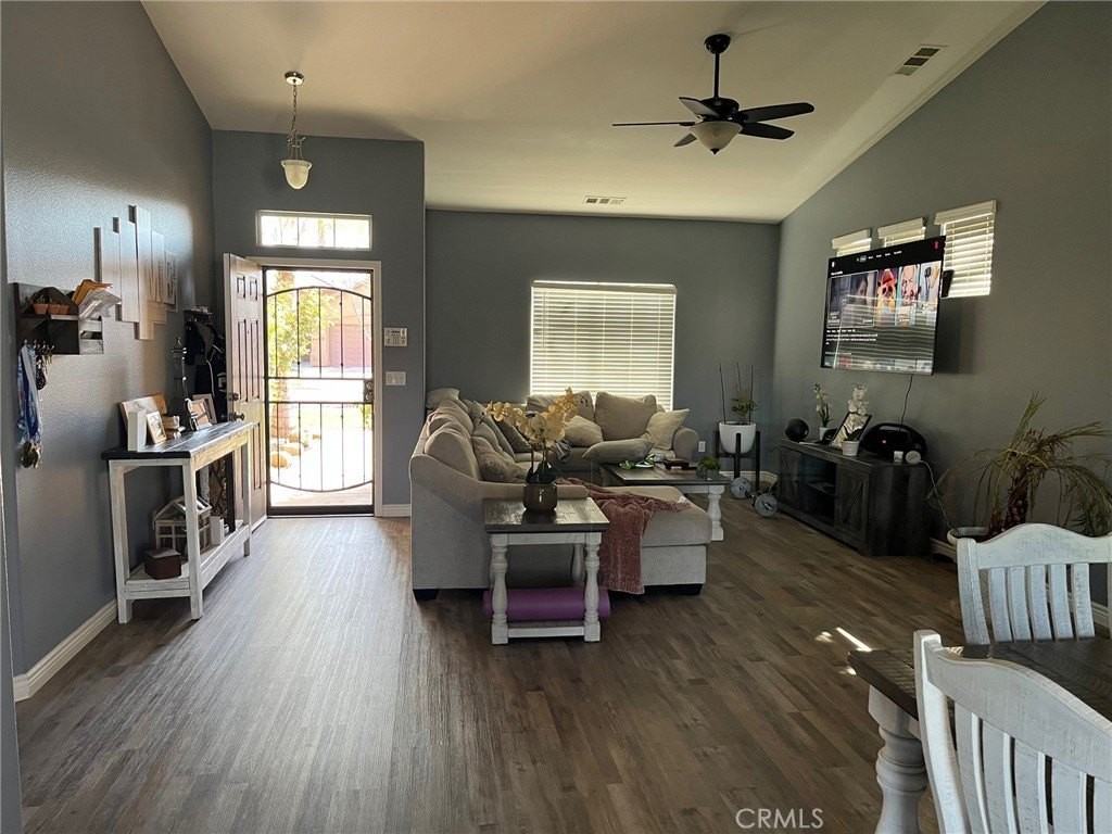 2403 N Crowe St - Photo 6 of 14