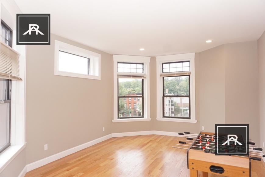 1912 Beacon St - Photo 2 of 10