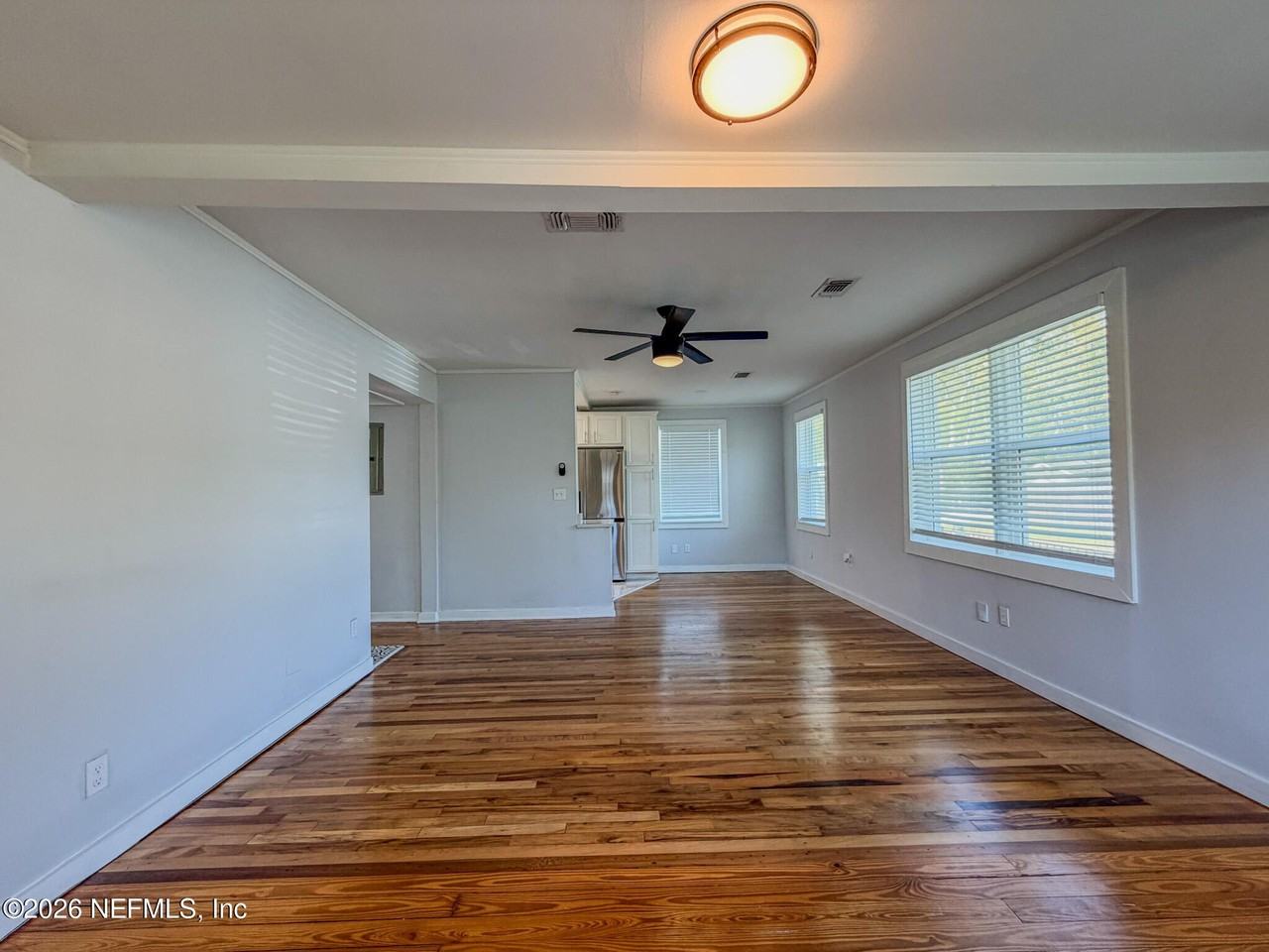 1368 Rensselaer Ave - Photo 3 of 26