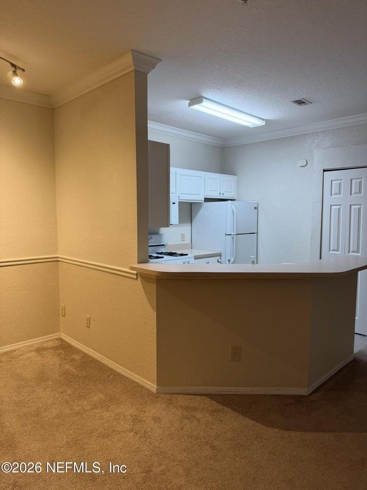 13810 Sutton Park Dr N Unit 922 - Photo 7 of 21