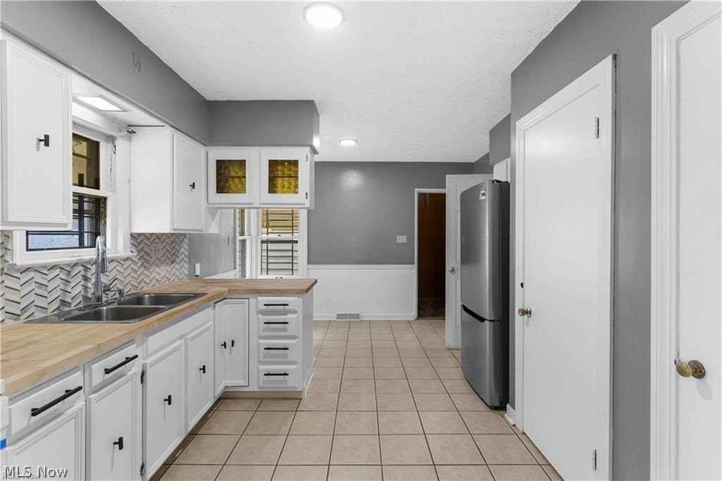 52 Rhoda Ave - Photo 4 of 17