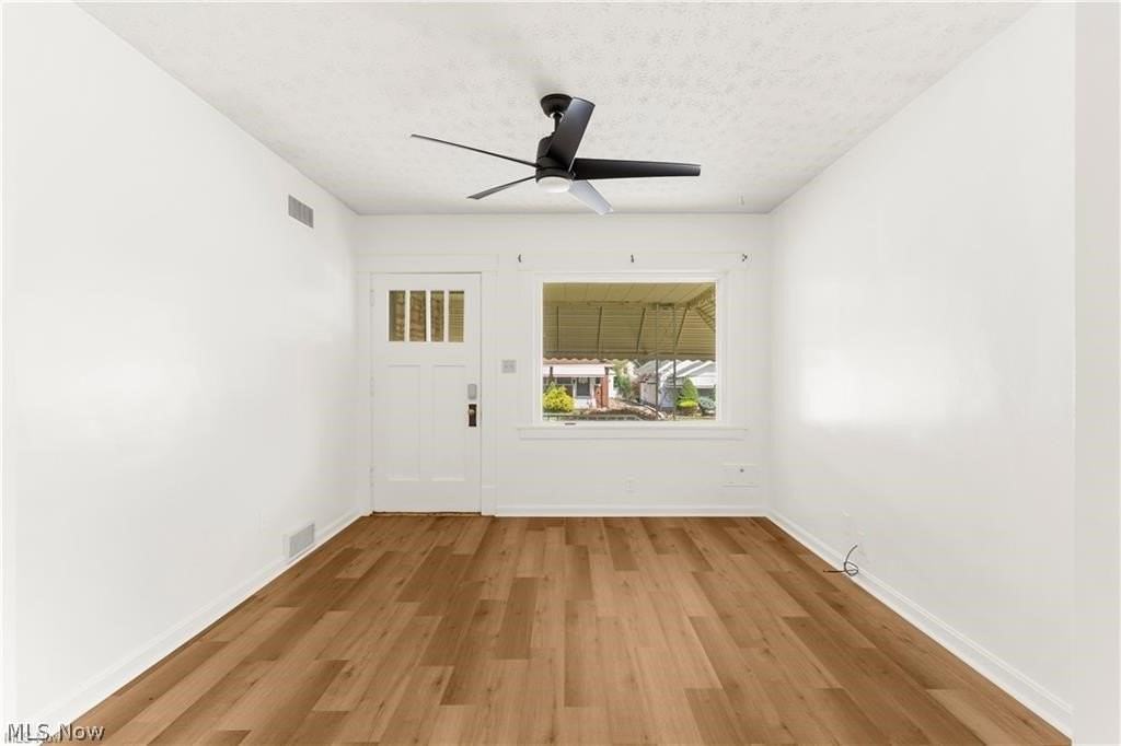 52 Rhoda Ave - Photo 6 of 17