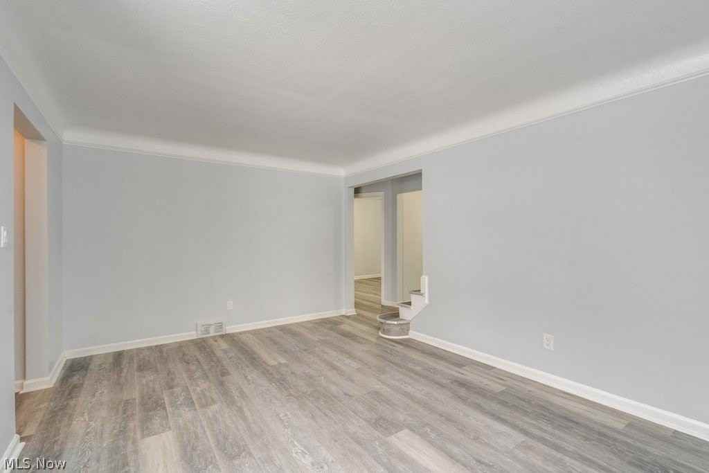 9809 Way Ave - Photo 6 of 27