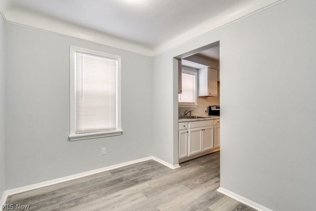 9809 Way Ave - Photo 7 of 27