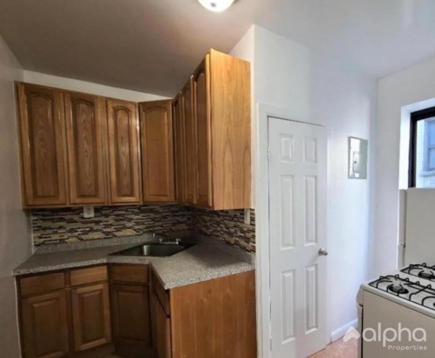 175 E 101st St - Photo 3 of 7