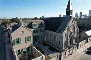 featured image of 1022 Barracks St #201