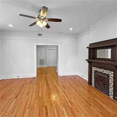 319 S Scott St - Photo 3 of 9